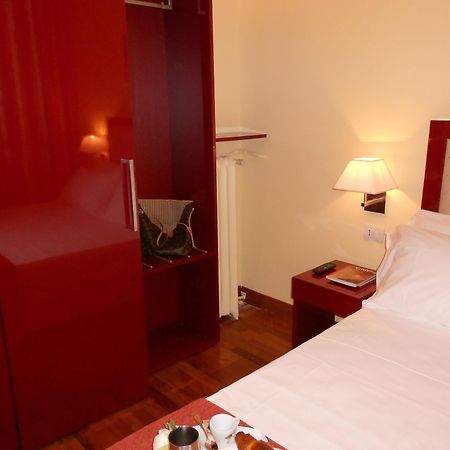 Hotel Minerva Milano Esterno foto
