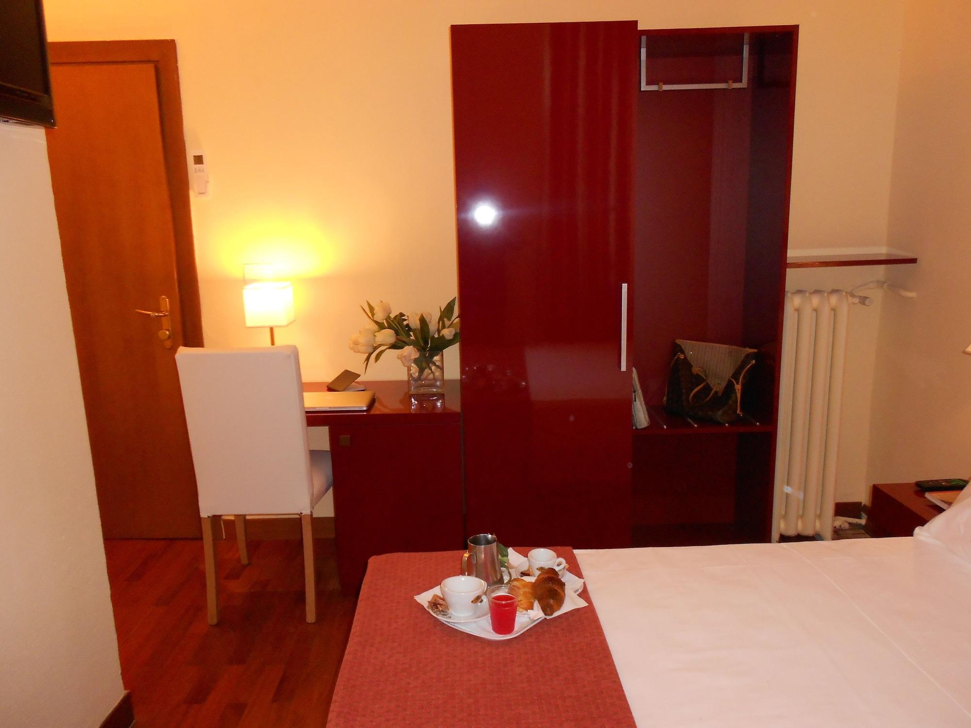 Hotel Minerva Milano Esterno foto