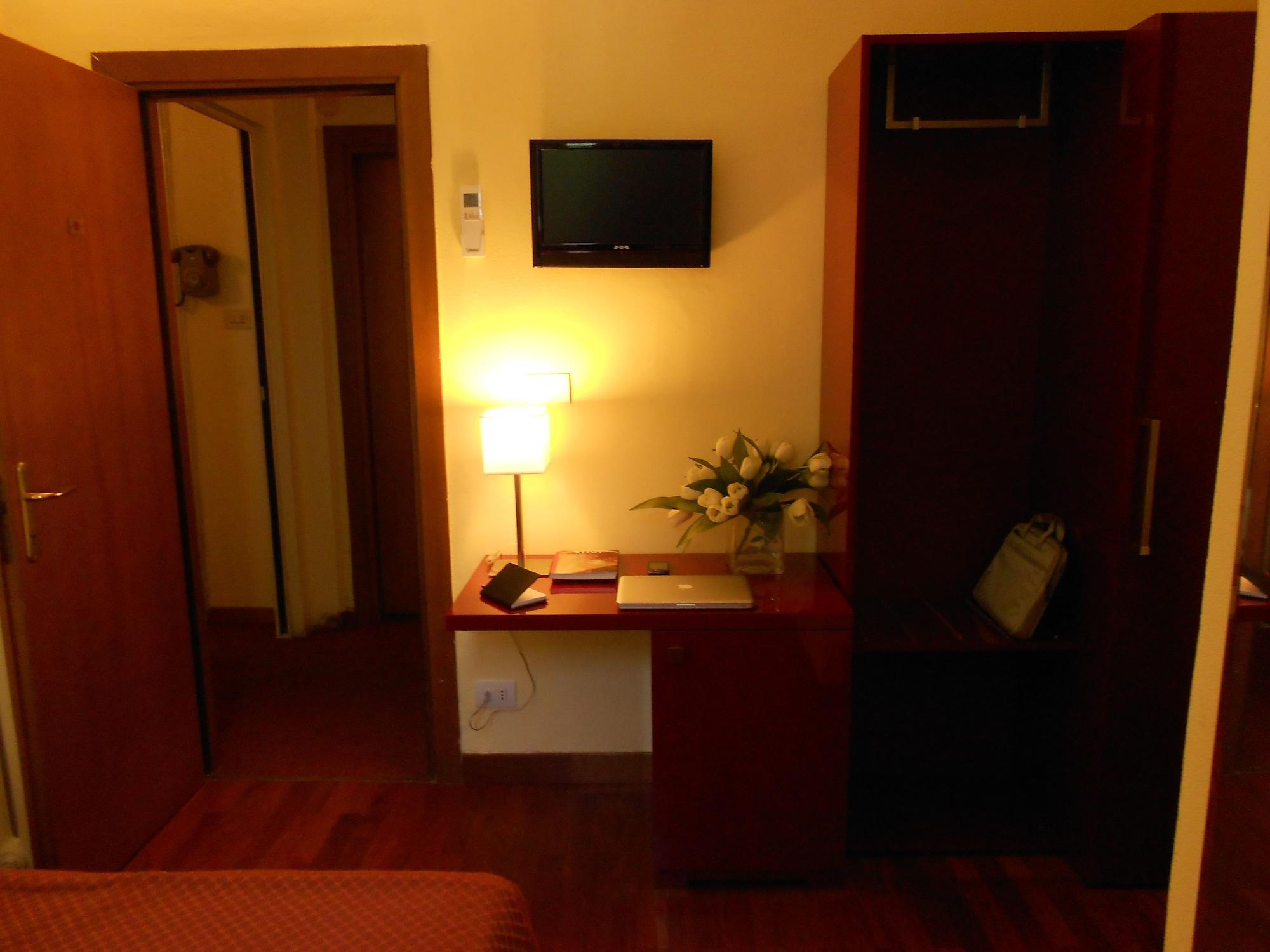 Hotel Minerva Milano Esterno foto