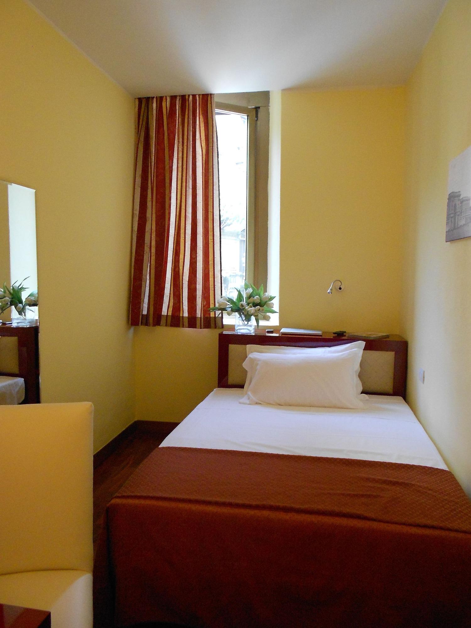 Hotel Minerva Milano Esterno foto