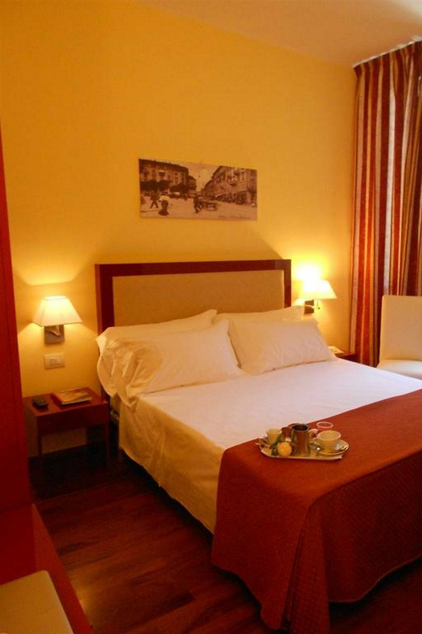 Hotel Minerva Milano Esterno foto